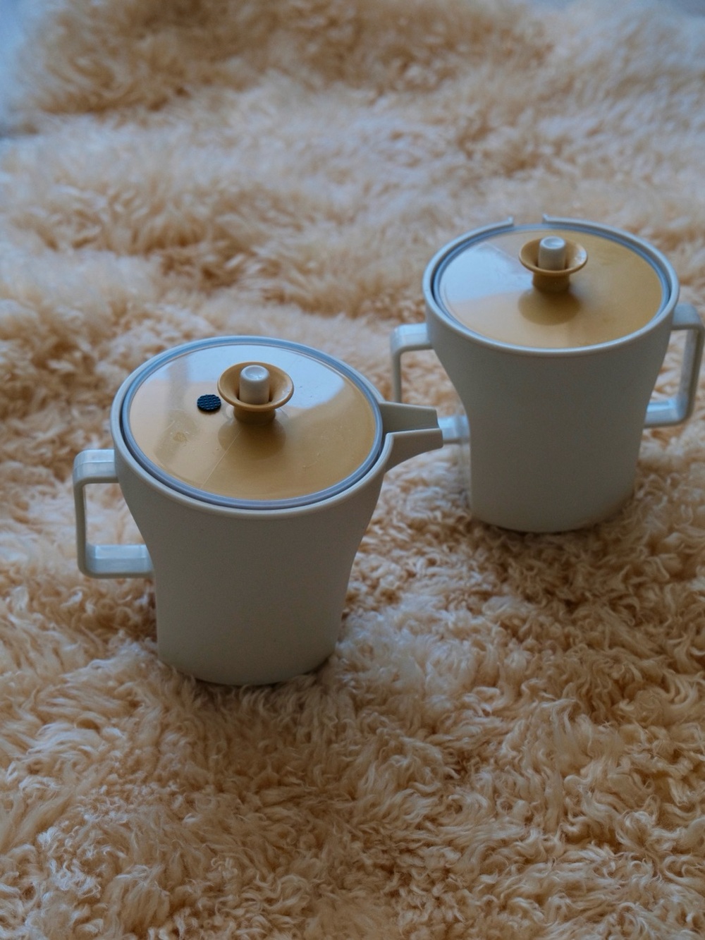 Vintage Tupperware set of 2 creamer and sugar cups with lids